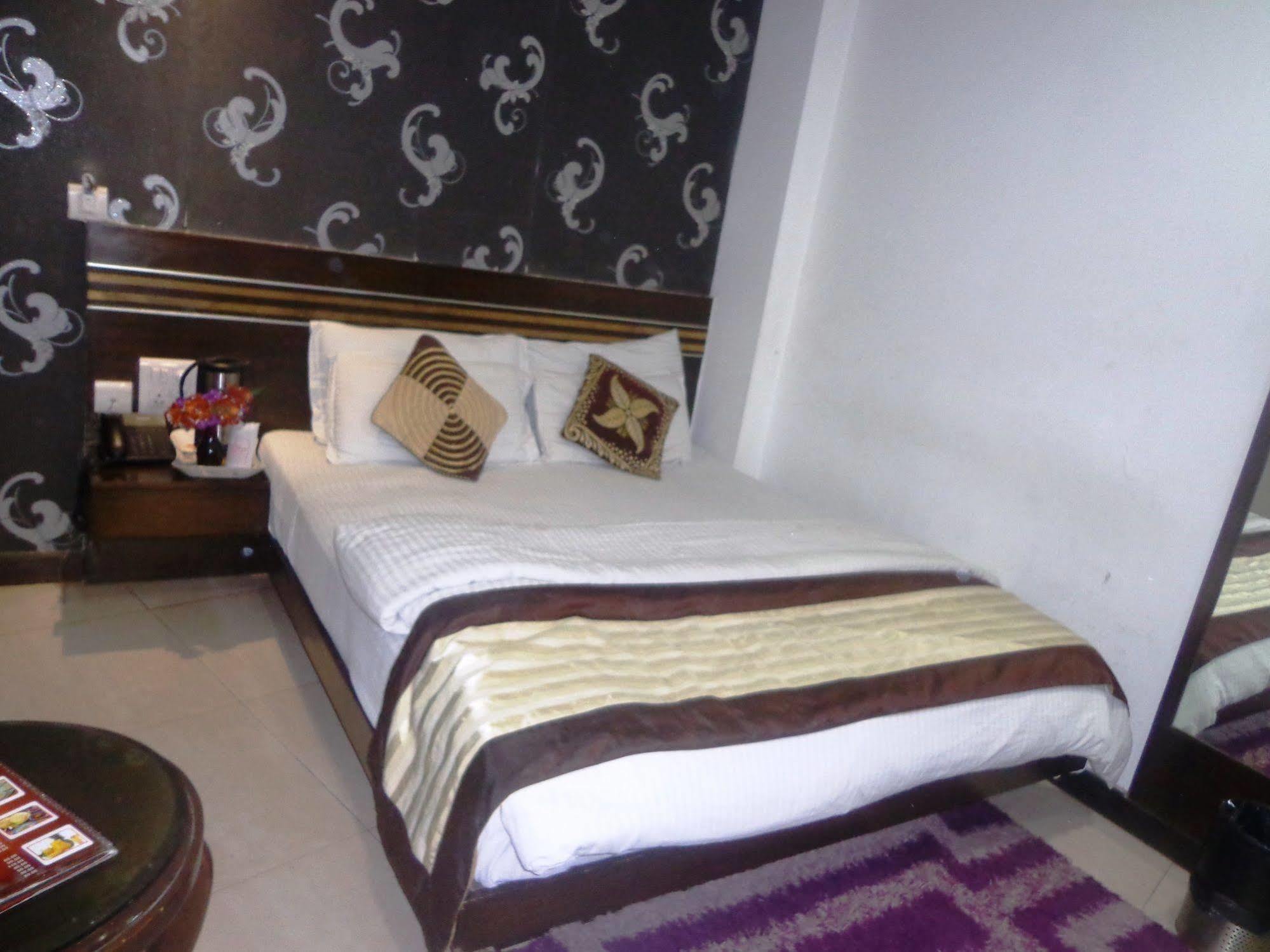 Hotel Milllennium 2000 Dx New Delhi Luaran gambar